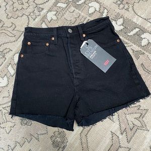 NWT Levi’s Premium Ribcage shorts 27